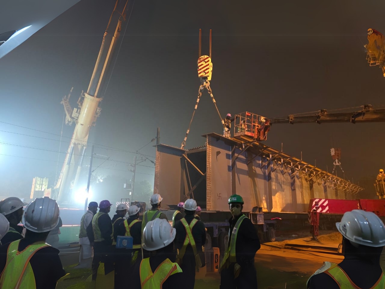 mobile crane rental delhi